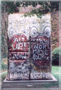 Stones from the Berlin Wall 
in the Wynadam Anatole Hotel